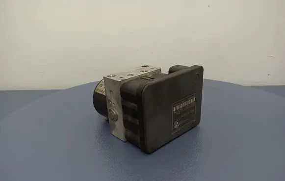 BMW X3 E83 ABS Pump 6772214