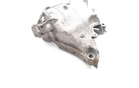 Volkswagen PASSAT B8 Engine mounting bracket 05E199275G