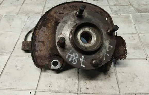 Mitsubishi Colt Front wheel hub