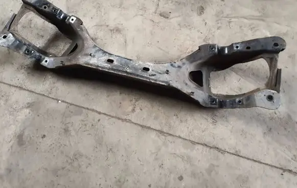 Volkswagen Touareg I Front subframe