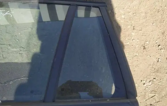 Opel Vectra C Rear vent window glass 