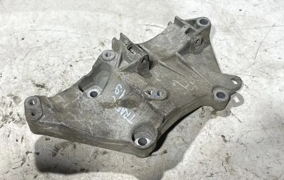 Renault Trafic II (X83) Generator/alternator bracket 8200100148