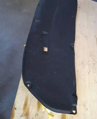 Engine bonnet/hood sound/heat insulation