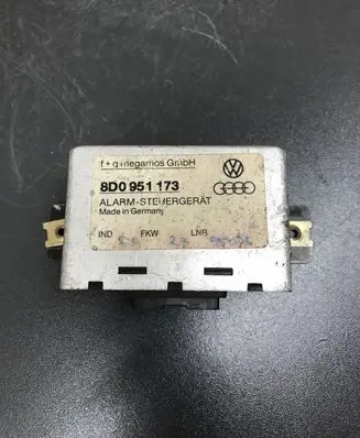 Audi A4 S4 B5 8D Alarm control unit/module 8D0951173