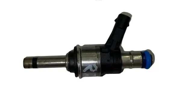 Audi Q7 4M Fuel distributor 06C906036C