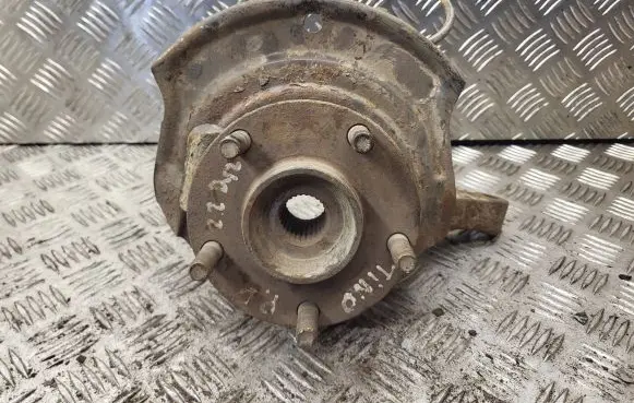 Nissan Almera Tino Front wheel hub