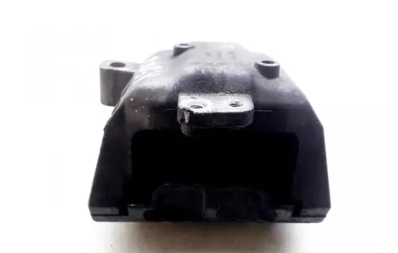 Engine mount bracket