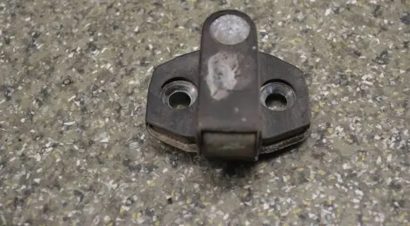 BMW 5 E39 Front door lock loop/hook striker 8105511