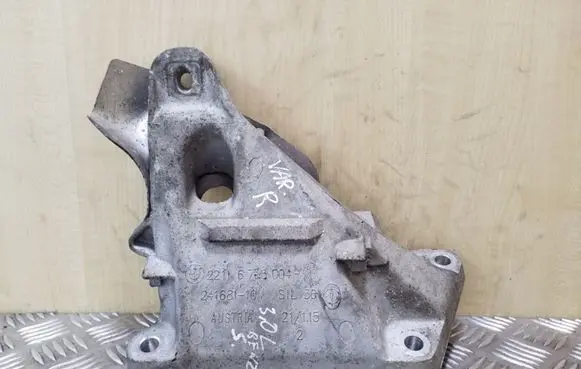 BMW 1 E81 E87 Engine mounting bracket 2211676500403