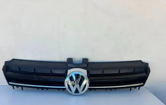 Volkswagen Golf VII Front bumper upper radiator grill 5G0853653E