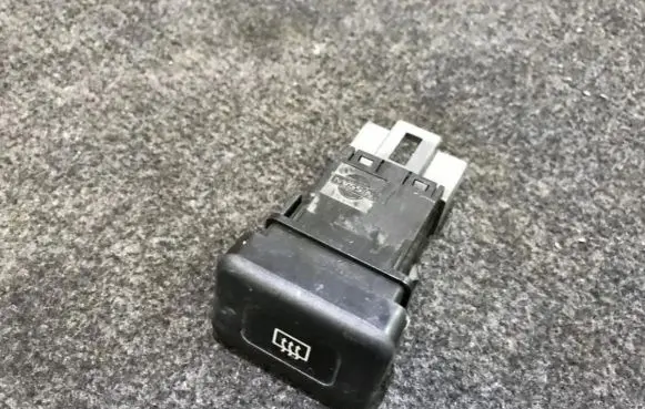 Nissan Almera Windscreen/window heater switch