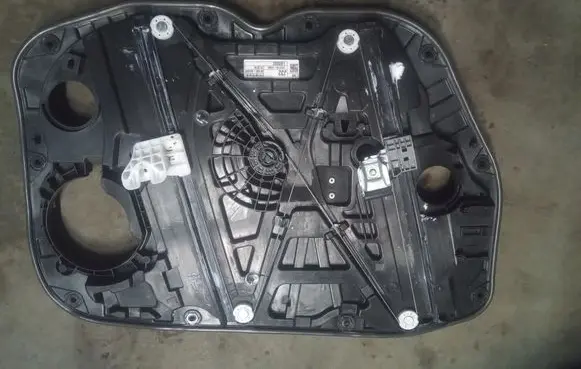 Hyundai Ioniq Front window lifting mechanism without motor