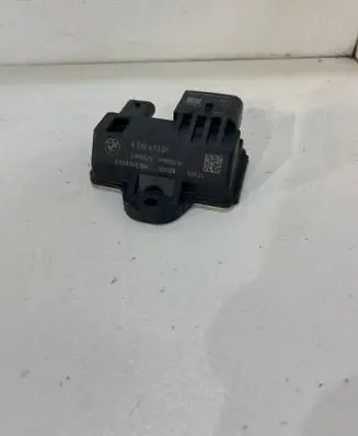 BMW 5 F10 F11 Glow plug pre-heat relay 8519472 0522140104