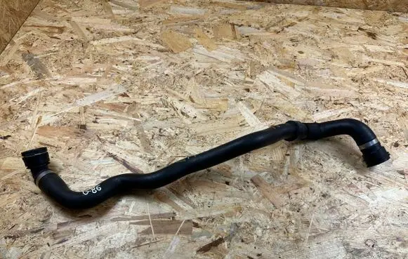 Volvo XC60 Engine coolant pipe/hose 32249513