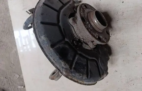 Volkswagen Touran I Front wheel hub