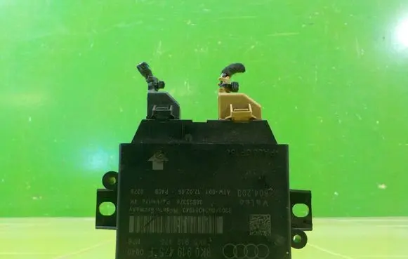 Audi A5 8T 8F Central body control module 8K0919475F