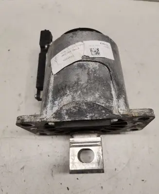 Engine mount bracket