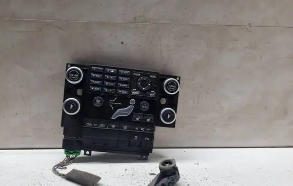 Volvo S80 Climate control unit 30782904 M3452200243 10W45E02