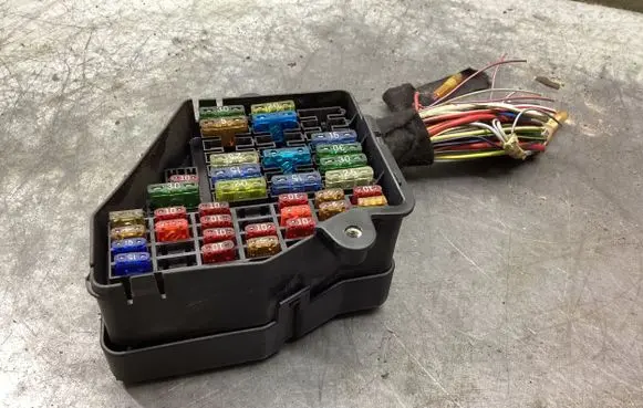 Audi A6 S6 C5 4B Fuse module