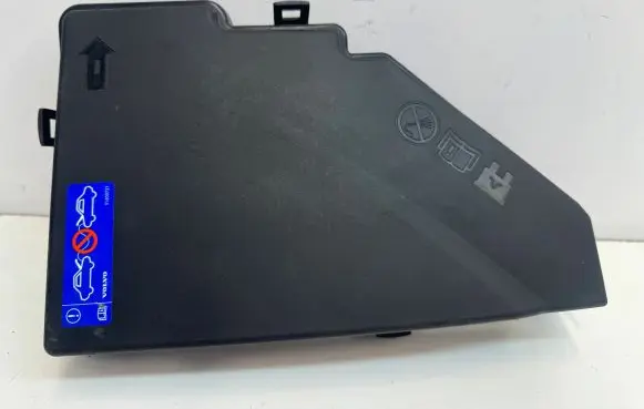 Volvo XC60 Fuse box cover 31398001