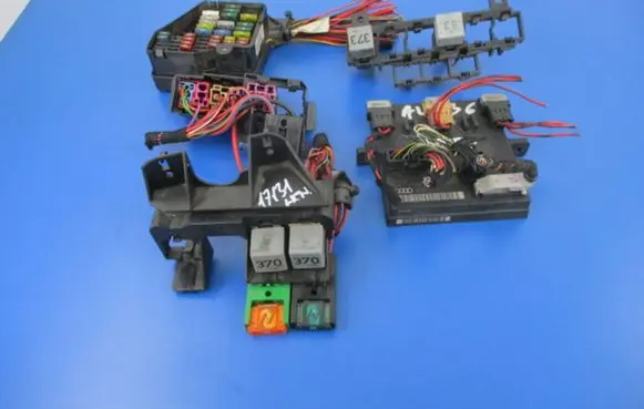 Audi A4 S4 B6 8E 8H Fuse box set 8E0907279E