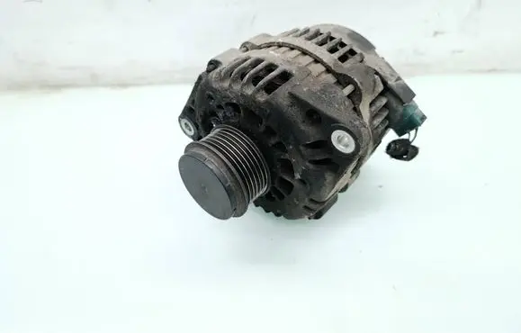 Opel Zafira B Generator/alternator 8400157
