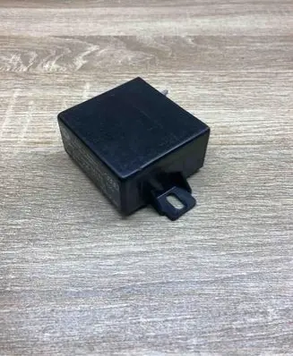 Audi A6 S6 C4 4A Wing mirror control module 4A0907445A 5DS005617