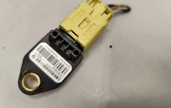 Chrysler Sebring (JS) Airbag deployment crash/impact sensor P04896065AA 39754C TC5ME090751111