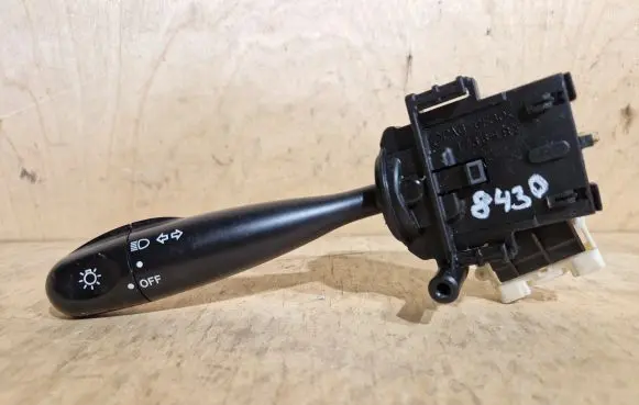 Toyota Yaris Indicator stalk 1736482 173648