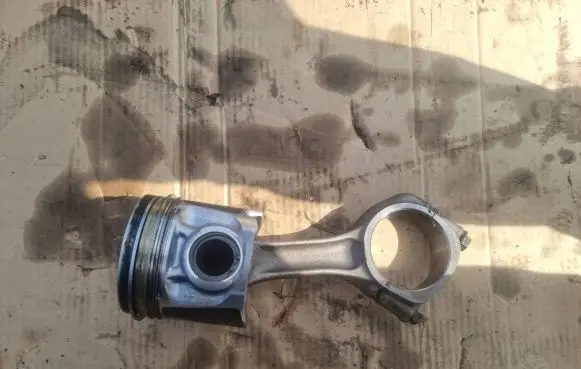 Iveco Daily 35 - 40.10 Piston with connecting rod 180KM3.0HPIE6