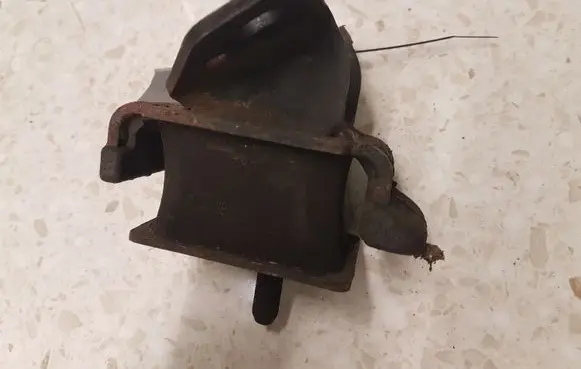KIA Sorento Engine mount bracket 218123E150