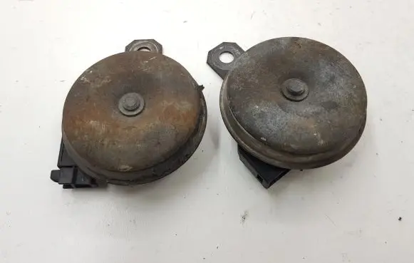 Toyota RAV 4 (XA30) Horn signal E13000030