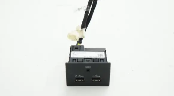 Audi A3 S3 8V USB socket connector 81A035736ACR 81A035736