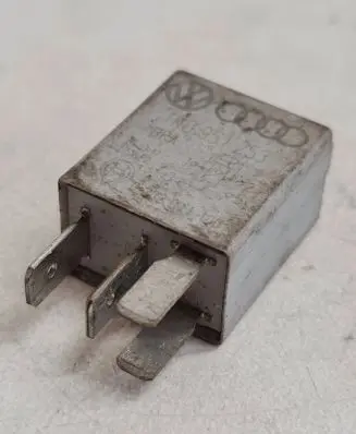 Volkswagen Golf V Other relay 1K0951253 12011100 073602