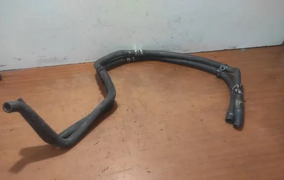 Coolant pipe/hose