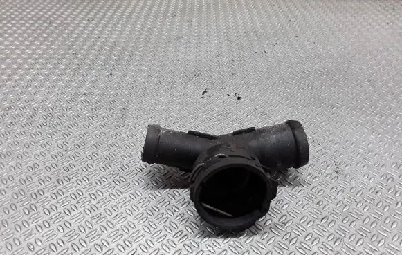Volkswagen PASSAT B6 Engine coolant pipe/hose 1K0122291B