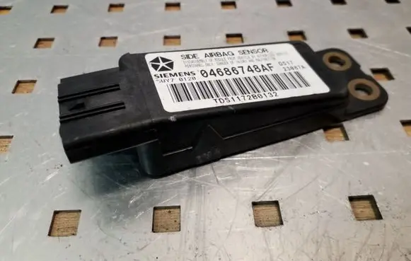 Chrysler Voyager Airbag deployment crash/impact sensor 04686748AF 5WY70120