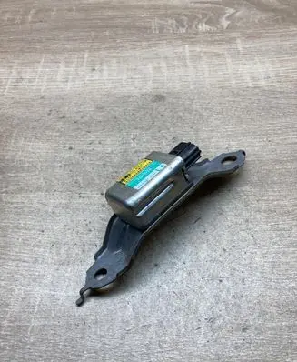 Toyota Prius (XW20) Airbag deployment crash/impact sensor 8983447020 1879000922