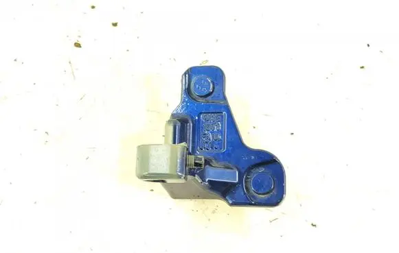 Mercedes-Benz C W205 Front door lower hinge 2057200337 A2057200337