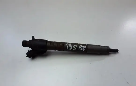 Volvo XC60 Fuel injector 31303238