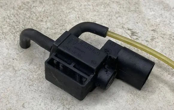 Audi A3 S3 8L Turbo solenoid valve 037906283C 01T192 72288000