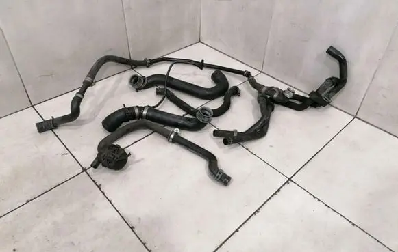 Mercedes-Benz CLS AMG C219 Engine coolant pipe/hose A2115013782 A2115000175