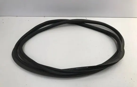 Skoda Enyaq iV Trunk rubber seal (body) 5LG827705