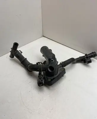 Toyota Auris E210 Engine coolant pipe/hose 82125