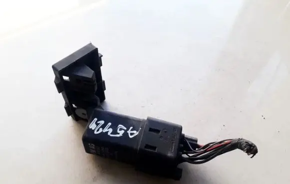 Skoda Octavia Mk2 (1Z) Glow plug pre-heat relay 038907281D WLO51299023