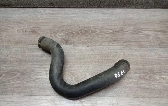 Volvo V70 Engine coolant pipe/hose 08671393