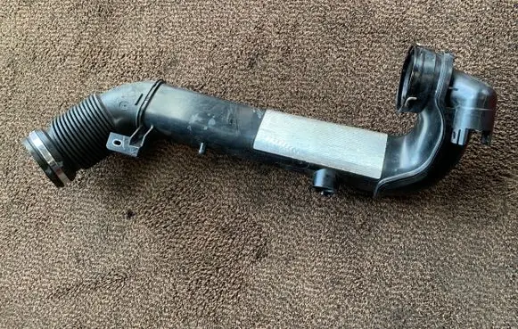 BMW 2 F46 Air intake hose/pipe 8511377