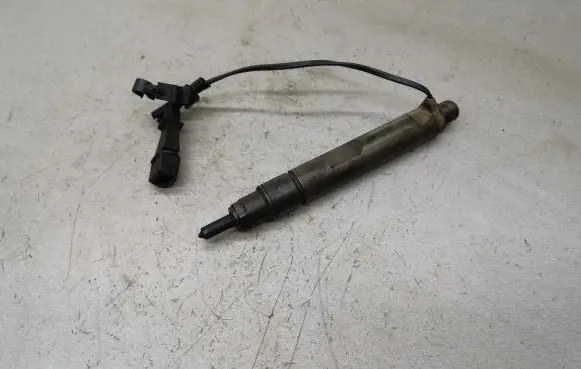 Audi A4 S4 B5 8D Fuel injector 028130201S