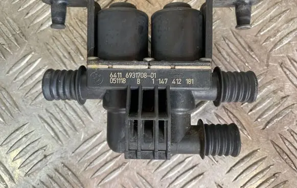 BMW 5 E60 E61 Coolant heater control valve 6931708 051118 1147412181