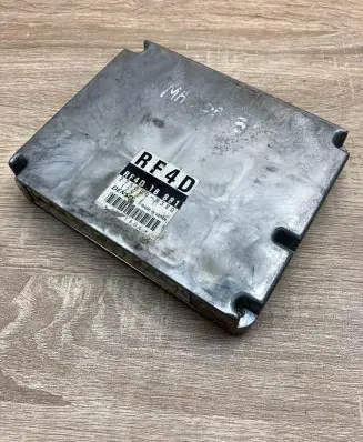 Mazda 323 Engine control unit/module ECU RF4D18881 2758005380